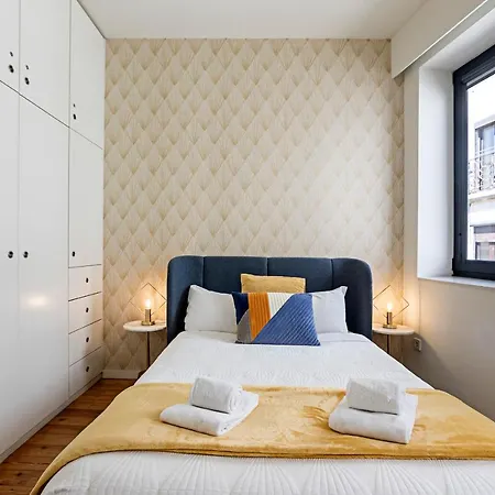 Luxurious Townhome With River View By Lovelystay Nyaraló *