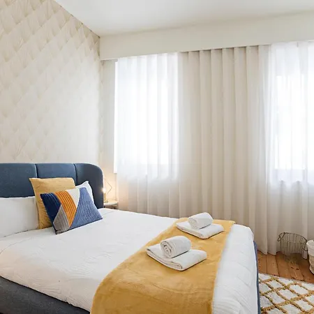 Luxurious Townhome With River View By Lovelystay Nyaraló *